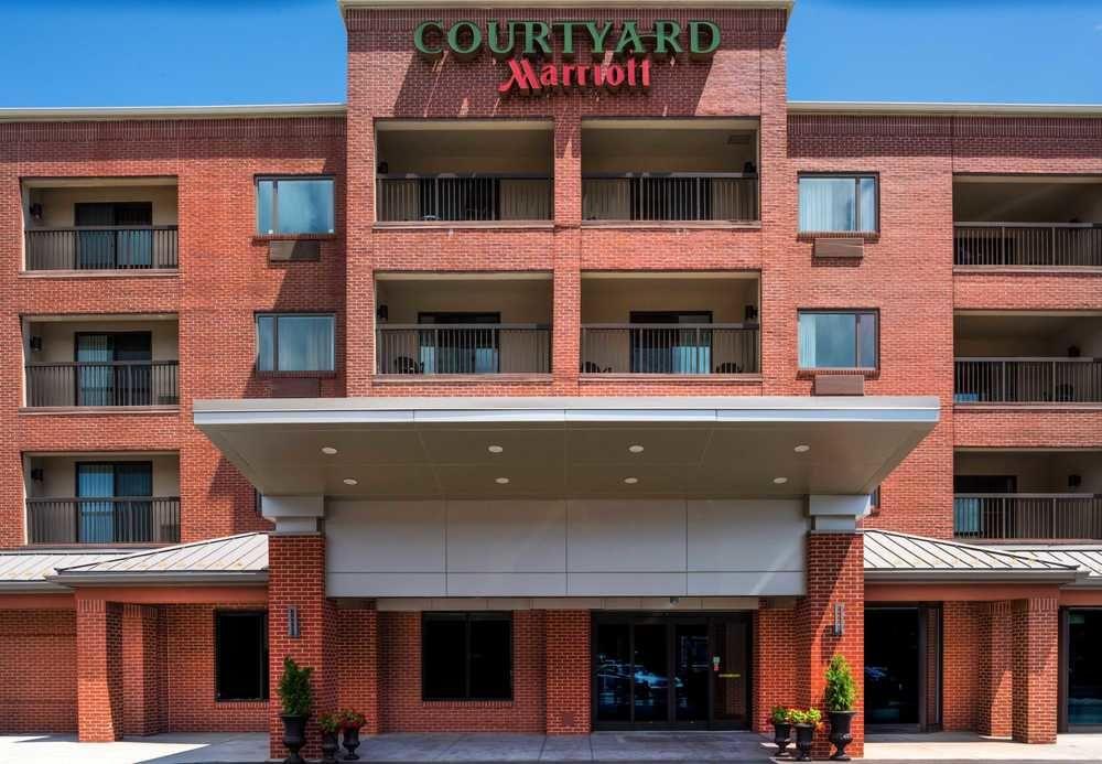 Courtyard Worcester Bagian luar foto