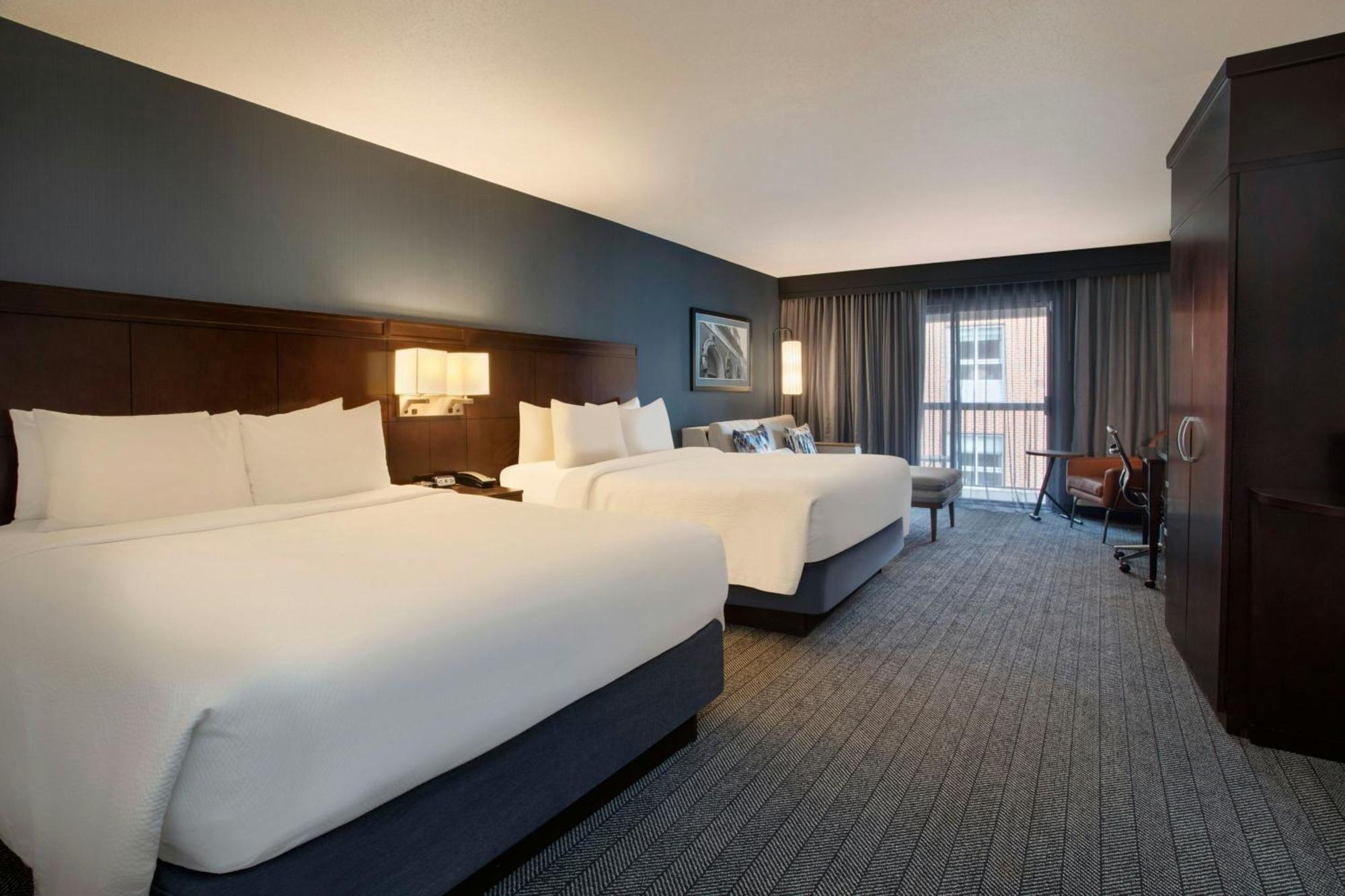 Courtyard Worcester Bagian luar foto