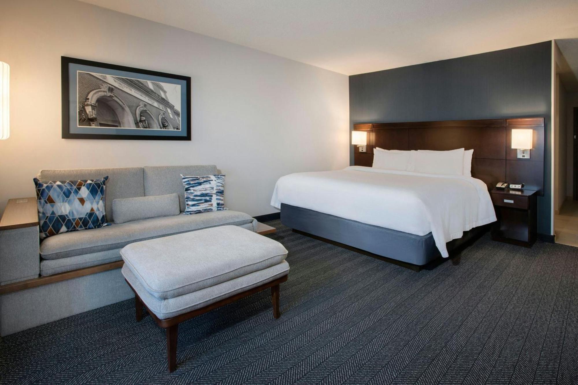 Courtyard Worcester Bagian luar foto