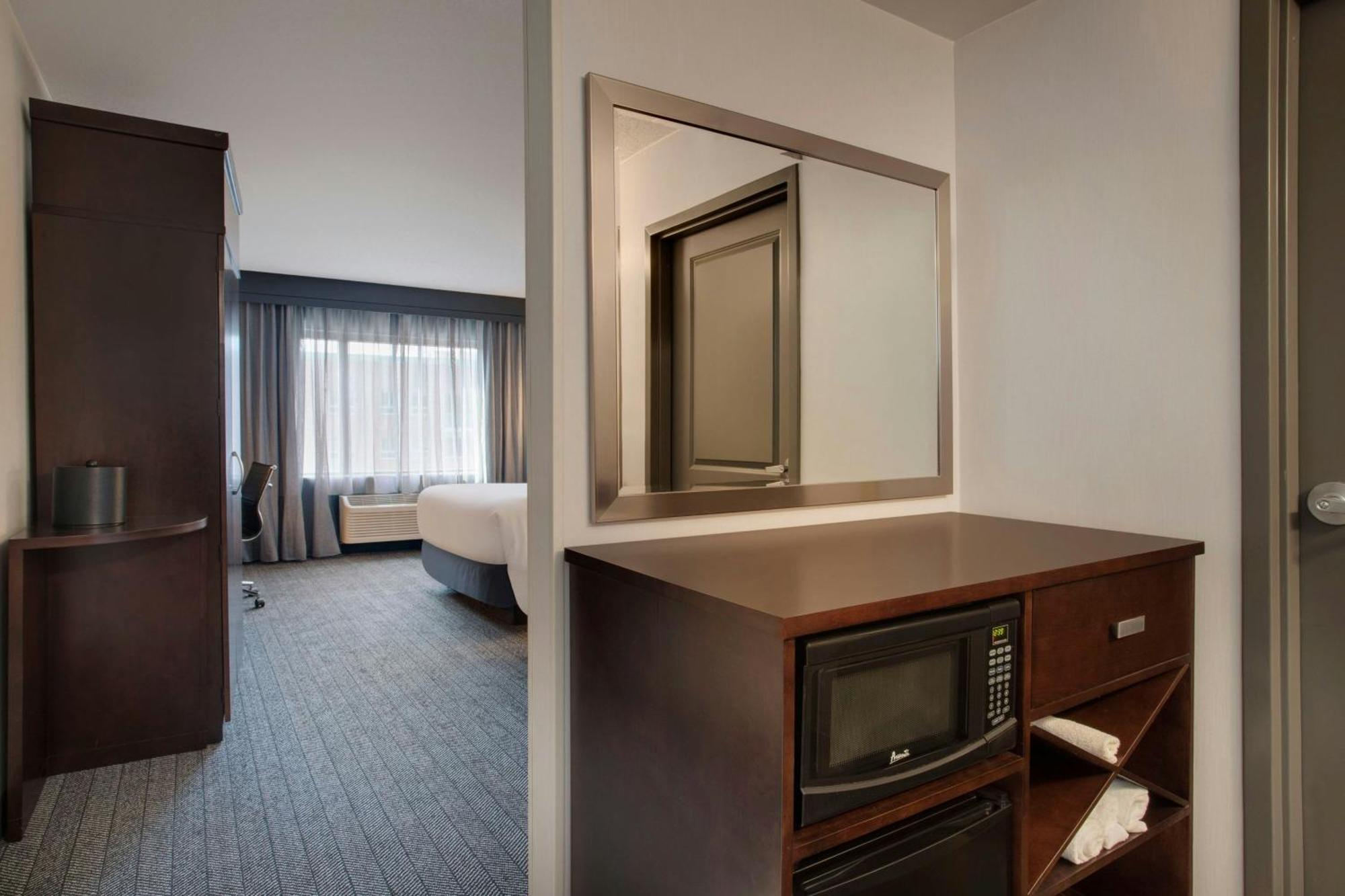 Courtyard Worcester Bagian luar foto